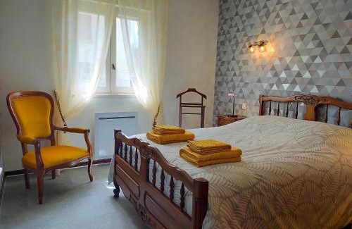 Saint-Julien-Chapteuil Apartamento | Chez Tata Malou - Maison avec jardin, cour fermée, proche toutes commodités