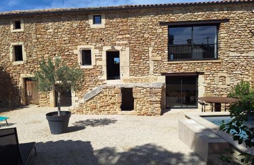 Suze-la-Rousse Casa | Chez Véro chambres d'hôtes & Maison en pierre contemporaine