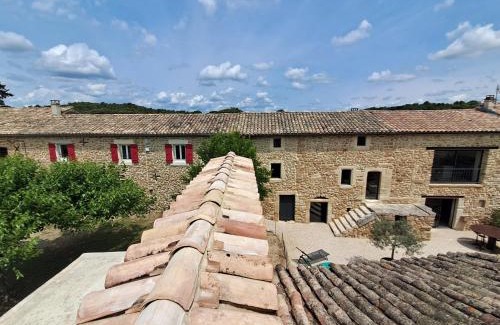 Suze-la-Rousse Casa | Chez Véro chambres d'hôtes & Maison en pierre contemporaine