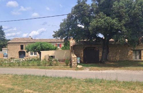 Suze-la-Rousse Casa | Chez Véro chambres d'hôtes & Maison en pierre contemporaine