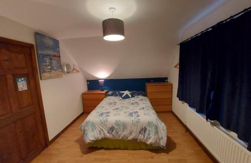 Poole Casa | Chezzas Homestay FREE driveway parking & private bathroom TwinTripleKingDoubleRooms