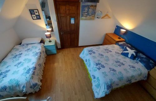 Poole Casa | Chezzas Homestay FREE driveway parking & private bathroom TwinTripleKingDoubleRooms