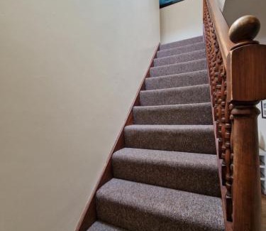 Poole Casa | Chezzas Homestay FREE driveway parking & private bathroom TwinTripleKingDoubleRooms