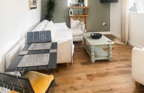 Camborne Casa | Chi Lowen
