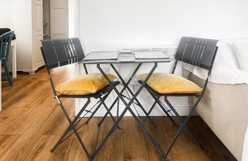 Camborne Casa | Chi Lowen