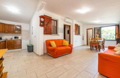 Chia Casa | Chia Pool, 5 Rooms Per 12 People