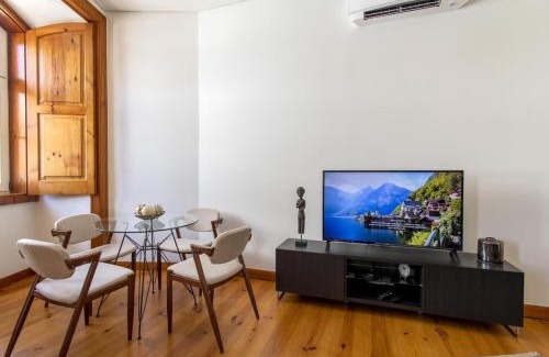 Sao Paulo Apartamento | Chiado Stylish Bright Apt with AC