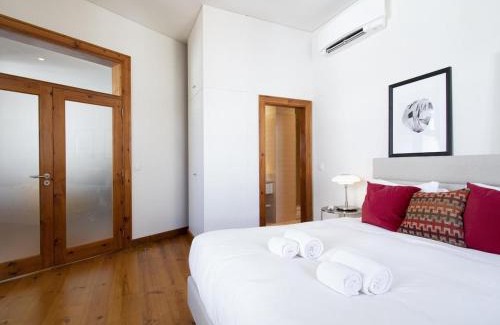 Sao Paulo Apartamento | Chiado Stylish Bright Apt with AC