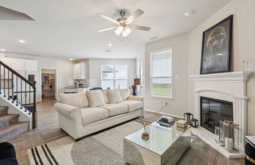 Lincoln Park Casa | Chic 1-bedroom in charming Providence Village with private bathroom