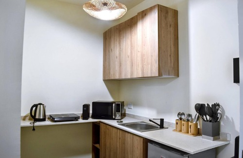 Jounieh Apartamento | Chic 1-bedroom apartment in Jounieh - J706