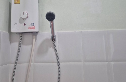 Ban Saiyuan Apartamento | Chic 1-bedroom apartment in Rawai beach with WiFi, new AC ,Water heater, smartTV
