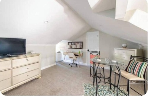 Terry Sanford Apartamento | Chic 1-bedroom apartment in fabulous Fayetteville with AC, WiFi