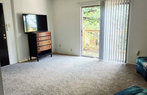 Overland Apartamento | Chic 1-Bedroom Apartment in Vibrant St. Louis close to Airport