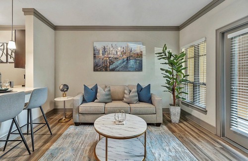 East Raleigh Apartamento | Chic 1-bedroom apartment with fitness room, WiFi in vibrant Raleigh