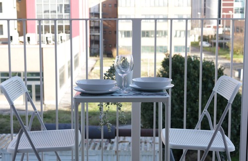 Lorenteggio Apartamento | Chic 1-bedroom apartment with WiFi, AC in enchanting Milano