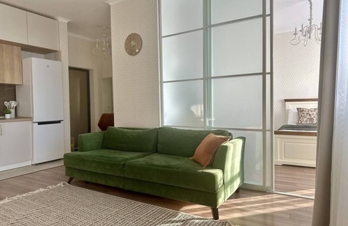Almaty Apartamento | Chic 1-bedroom apartment with Mountain view, WiFi and AC