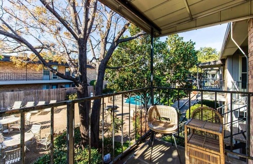 Vickery Meadow Apartamento | Chic 1-bedroom apartment in awesome Dallas with WiFi, AC