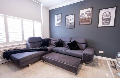 Addison Apartamento | Chic 1-Bedroom Flat - 10 Min Walk to Westfield London