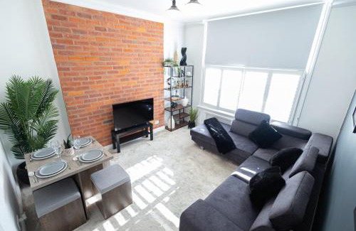 Addison Apartamento | Chic 1-Bedroom Flat - 10 Min Walk to Westfield London
