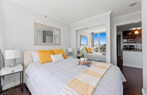 Crosstown Apartamento | Chic 1 Bedroom Getaway near Gastown and Chinatown