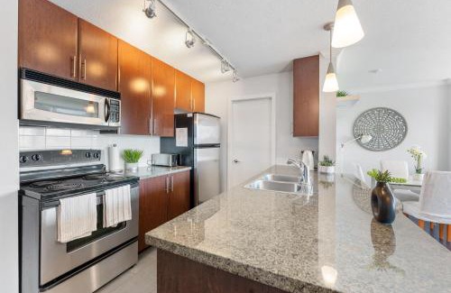 Crosstown Apartamento | Chic 1 Bedroom Getaway near Gastown and Chinatown