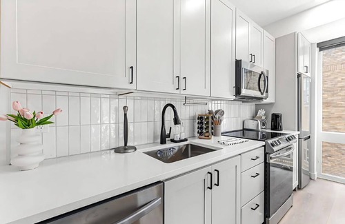 Bryant Apartamento | Chic 1-Bedroom Urban Retreat with WiFi and Fitness Center in Vibrant Kingfield