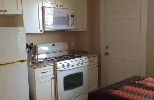 Forest Hills Apartamento | Chic 1-bedroom with WiFi and AC in awesome Pittsburgh