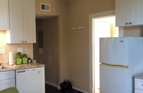 Forest Hills Apartamento | Chic 1-bedroom with WiFi and AC in awesome Pittsburgh