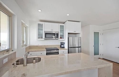 Mystic Hills Apartamento | Chic 1200 sq ft. 1-bed, 2 bath w Ocean view and Patio in fabulous Laguna Beach