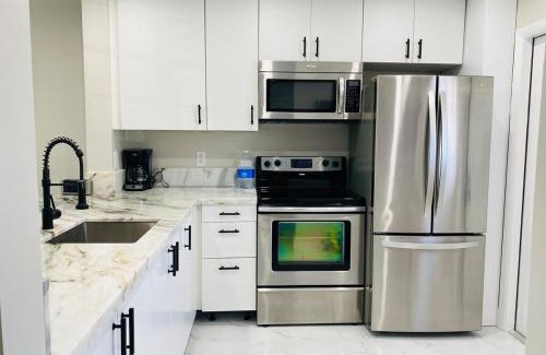 Aventura Apartamento | CHIC 1BR 2BA CONDO 1 Block to Aventura Mall