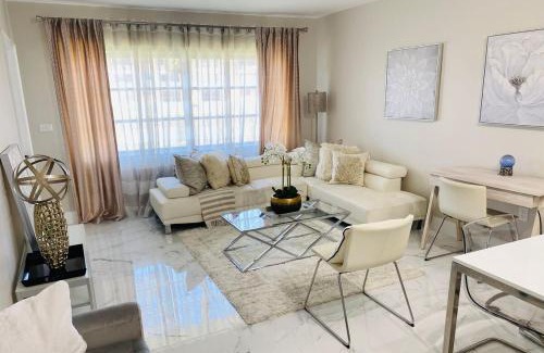 Aventura Apartamento | CHIC 1BR 2BA CONDO 1 Block to Aventura Mall