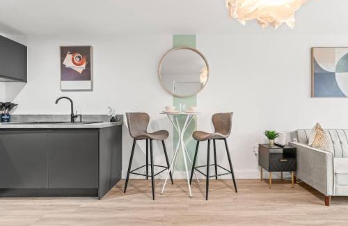 Vauxhall Apartamento | Chic 2-Bed City Centre Apartment, Family-Friendly with Parking & Wi-Fi, Accommodates 4