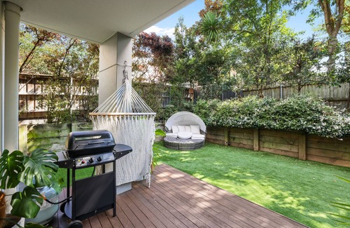 Dee Why Apartamento | Chic 2-Bed Dee Why Haven with Backyard & BBQ