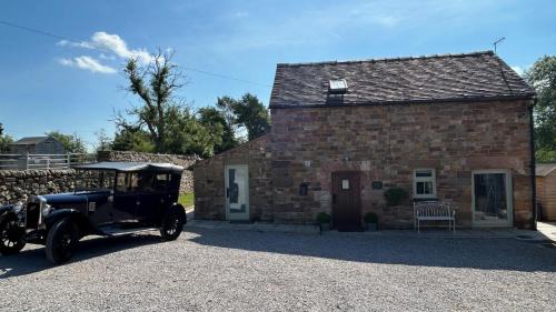 Winkhill Casa | Chic 2 Bed Peak District Cottage Barn - Alton Towers, Scarefest, Polar Bears, Chatsworth
