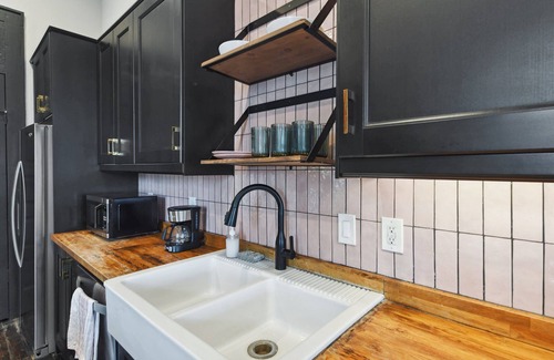 Bywater Apartamento | Chic 2-bedroom apartment in eclectic Bywater with AC, WiFi