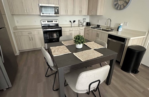 Brentwood Apartamento | Chic 2-bedroom apartment with WiFi, AC in welcoming Brentwood
