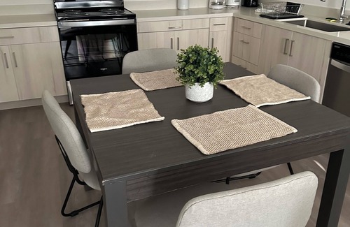 Brentwood Apartamento | Chic 2-bedroom apartment with WiFi, AC in welcoming Brentwood