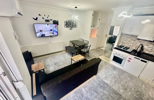 Kepez Apartamento | Chic 2-bedroom apartment with WiFi, AC in marvelous Antalya