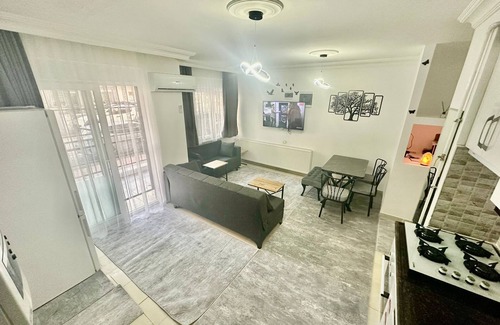 Kepez Apartamento | Chic 2-bedroom apartment with WiFi, AC in marvelous Antalya