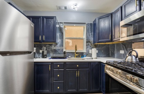 Grand Boulevard Apartamento | Chic 2-bedroom apartment in vibrant Chicago with AC, WiFi