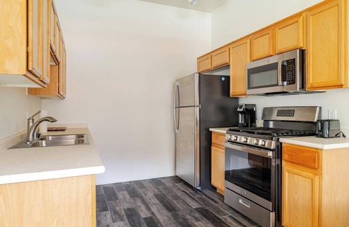Las Vegas Condominio | Chic 2-bedroom condo in vibrant Las Vegas with Mountain View