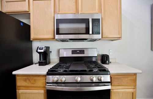 Las Vegas Condominio | Chic 2-bedroom condo in vibrant Las Vegas with Mountain View