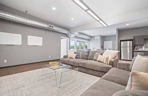 Lincoln Heights Condominio | Chic 2-bedroom condo with private patio