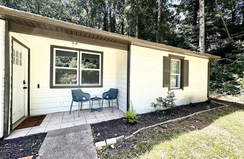 Lilburn Apartamento | Chic 2-bedroom corporate apartment with WiFi, AC in welcoming Lilburn