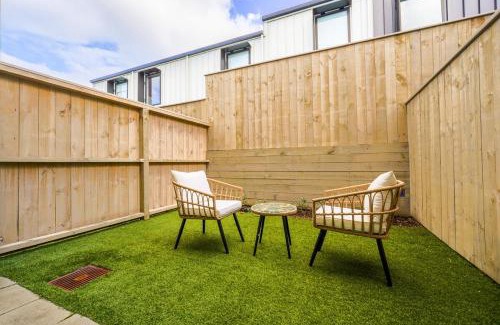 Grey Lynn Casa | Chic 2-Bedroom Retreat in Grey Lynn Minutes to CBD