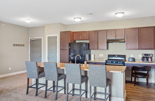 West Des Moines Apartamento | Chic 2-bedroom apartment with AC, fitness room in amazing West Des Moines