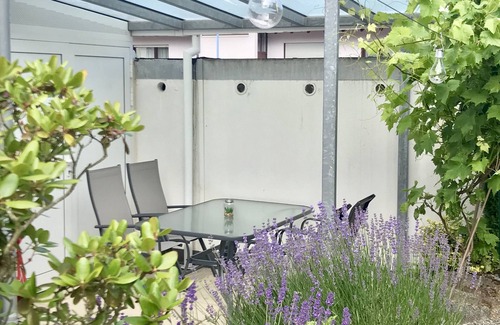 Etzenrot Apartamento | Oasis elegante con terraza y jardín en Waldbronn!