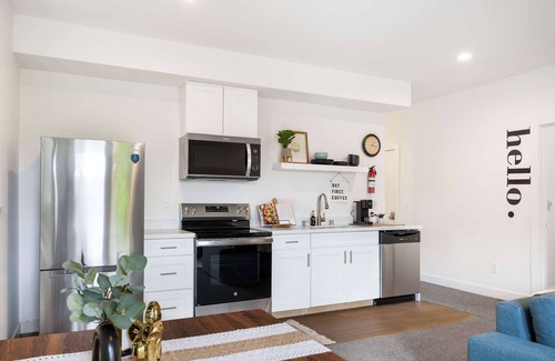 Wallingford Casa | Chic 2020-Built 2BR Urban Oasis w/ Private Backyard