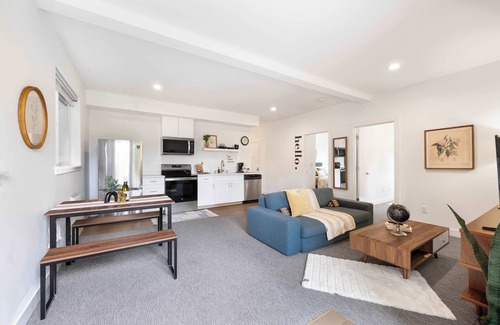 Wallingford Casa | Chic 2020-Built 2BR Urban Oasis w/ Private Backyard