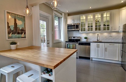 Cote-Des-Neiges—Notre-Dame-De-Grace Apartamento | Chic 2BD Condo ★ 10/10 Walkscore ★ Free Parking ★